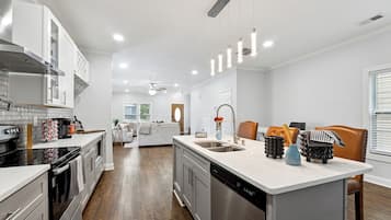 Micro-ondas, fogão, cooktop, lava-louças