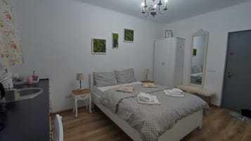 1 bedroom, iron/ironing board, WiFi, bed sheets