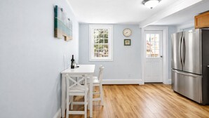 Unclassified image, 4 of 22, button - Magnolia Portside – Spacious 3BR on Thames St (Newport)