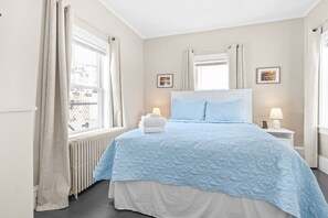 2 habitaciones, escritorio, tabla de planchar con plancha y wifi 