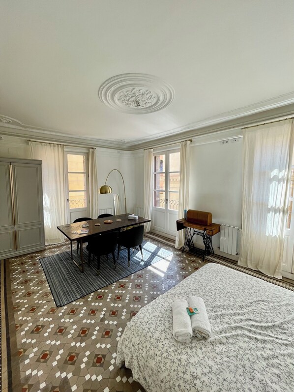 2 soverom, strykejern/-brett, internettilgang og sengetøy