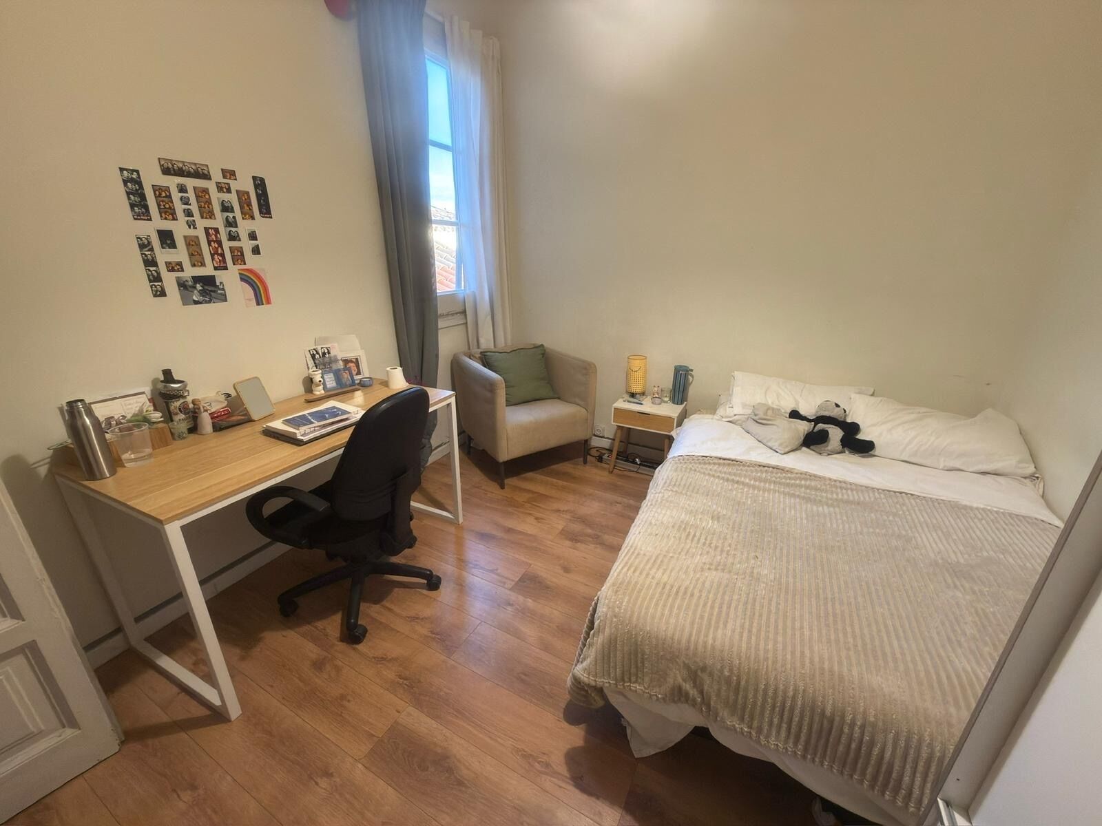 2 habitaciones, tabla de planchar con plancha y acceso a internet 