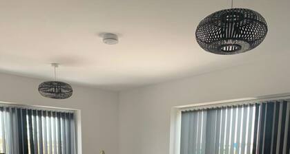 Thamesview Modern Retreat