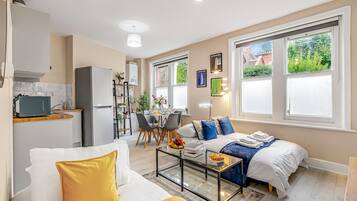 1 habitación, tabla de planchar con plancha, wifi y ropa de cama