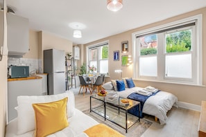 1 habitación, tabla de planchar con plancha, wifi y ropa de cama