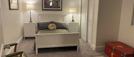 1 makuuhuone, silitysrauta/-lauta, internet, vuodevaatteet