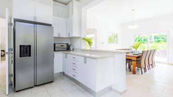 Deluxe Villa, Golf View | Private kitchen