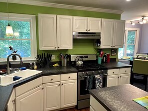 冰箱、微波炉、烤箱、炉灶