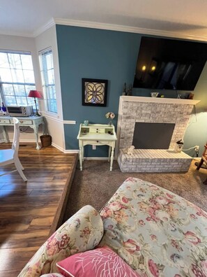 2 habitaciones, escritorio, tabla de planchar con plancha y wifi gratis 