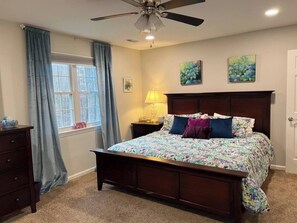 2 Schlafzimmer, Schreibtisch, Bügeleisen/Bügelbrett, kostenloses WLAN