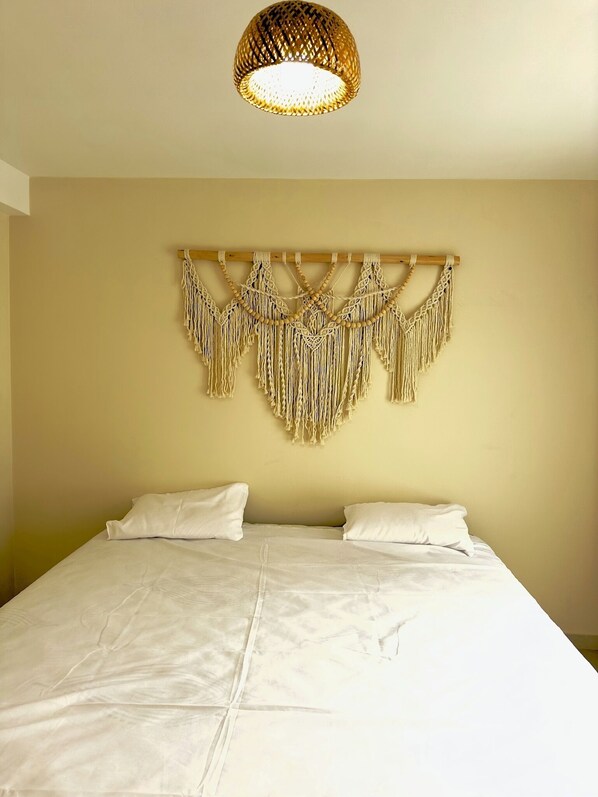 1 bedroom, internet, bed sheets