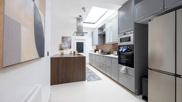 Micro-ondes, four, plaque de cuisson