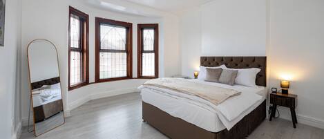 4 chambres, fer et planche à repasser, Wi-Fi, draps fournis