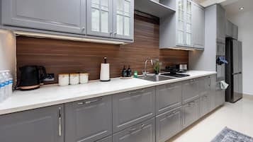 Fridge, microwave, oven, stovetop