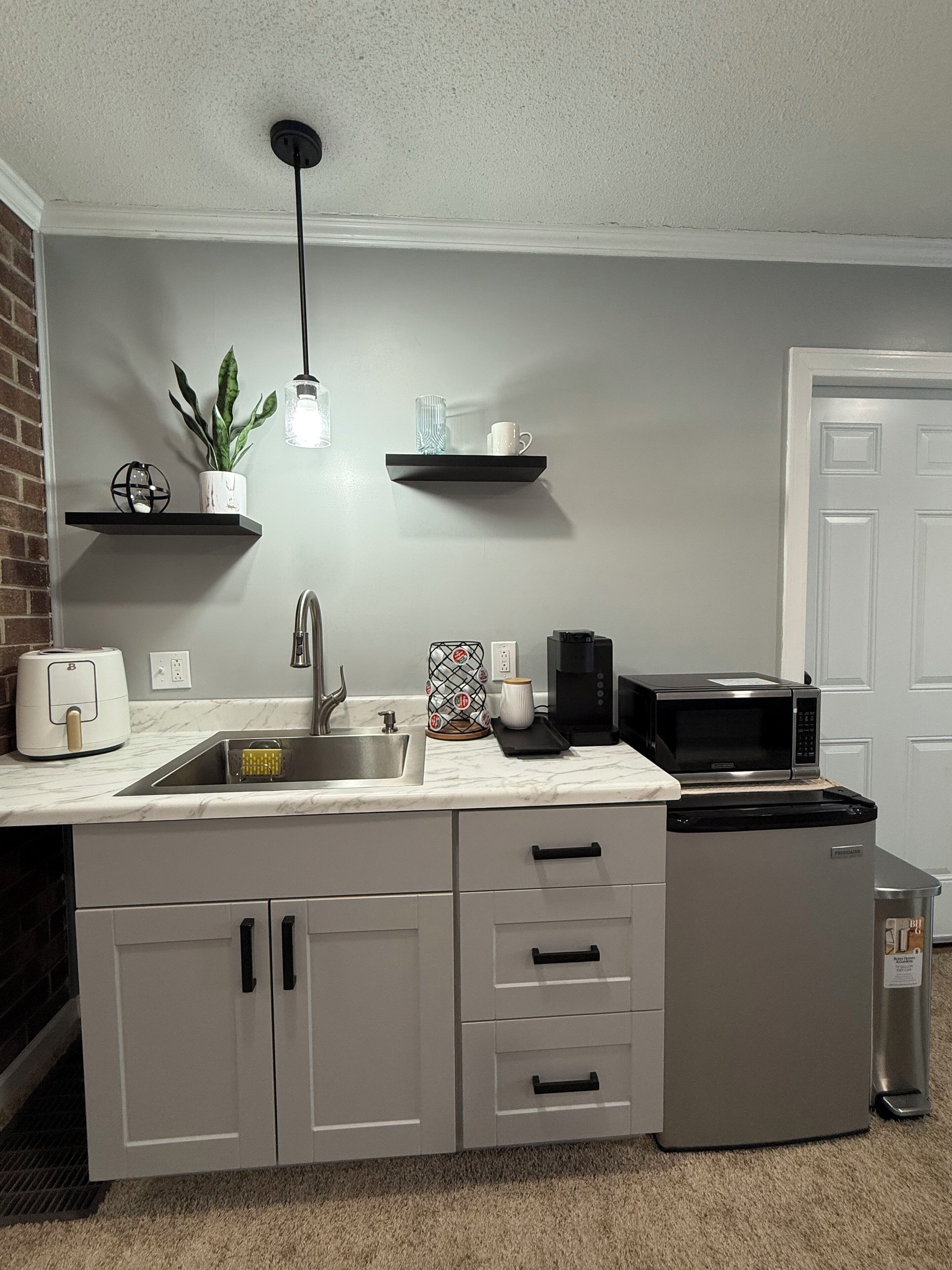 Fridge, microwave, stovetop, coffee/tea maker