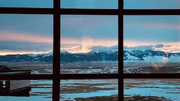 المنشأة من الداخل