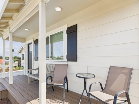 Terrace/patio. Game Time Getaway, Brand New Build, Close to Everything