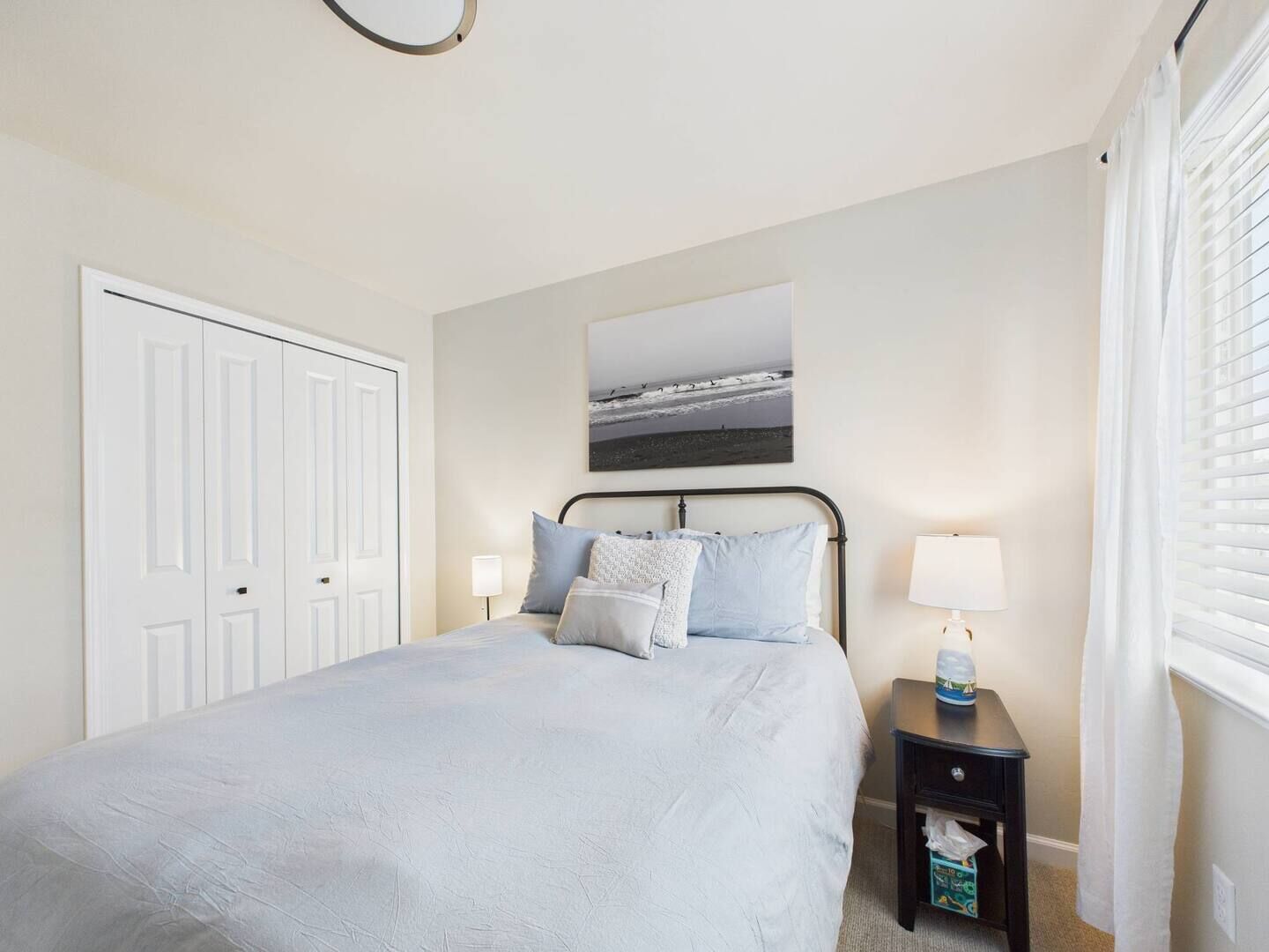 3 bedrooms, desk, iron/ironing board, travel crib