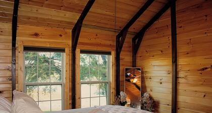 Lakefront Retreat for 8 w/ Fire Pit & Cozy Cabin Vibes