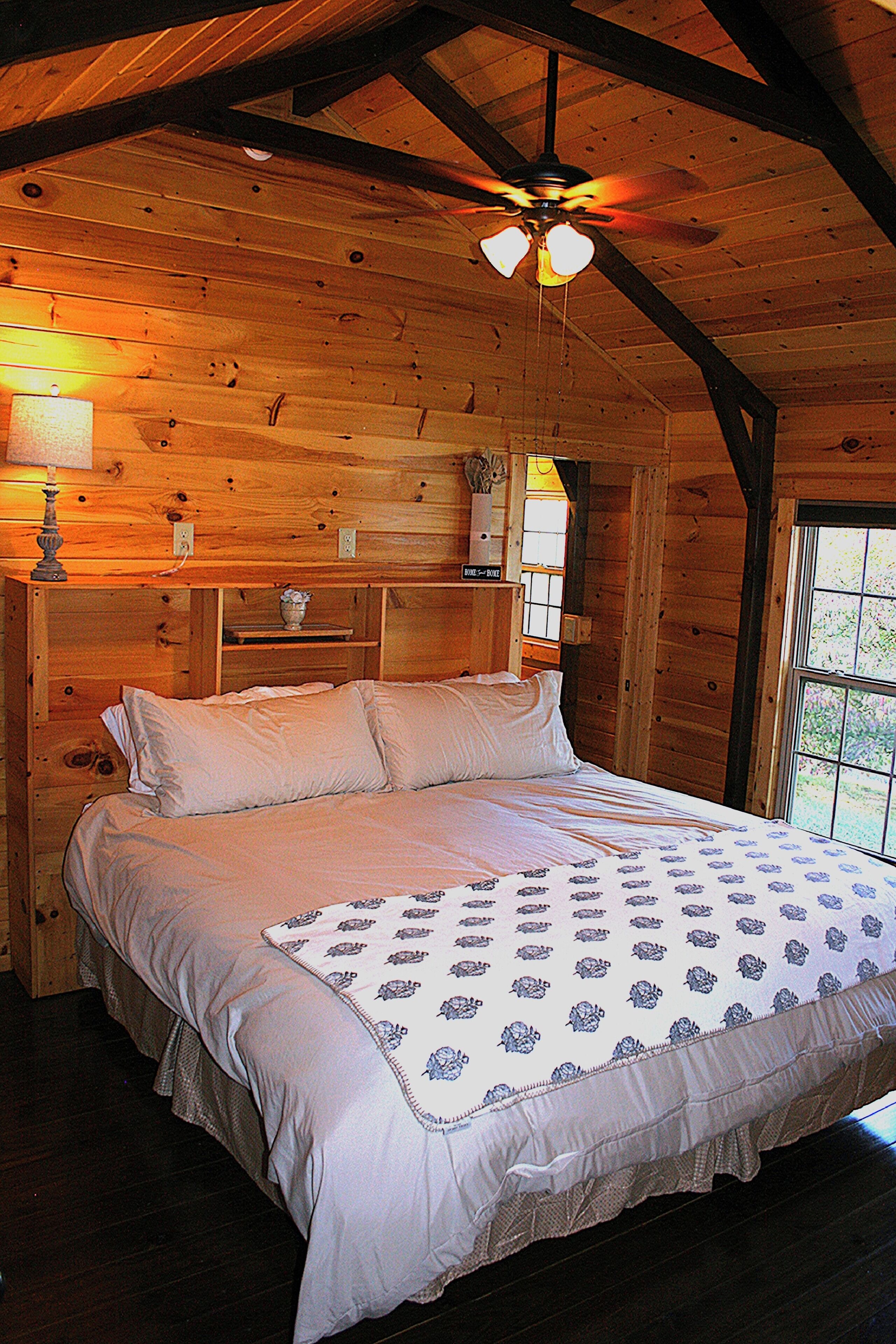 3 bedrooms, desk, iron/ironing board, travel cot