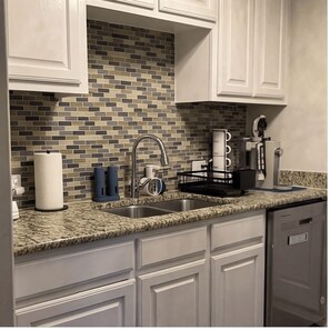Interior - Walk to AT&T Stadium! Mins to Globe Life Park & Texas Live! King Bed - BBQ (Arlington)