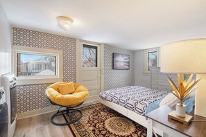 2 عدّة غرف نوم ومكواة/لوح كي وواي فاي وملاءات أسرّة