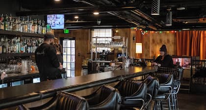 Cozy and charming 2-bedroom Apartment in Grand Rapids with AC