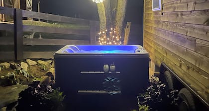 Luxury tiny home farm stay on historic property with hot tub in Stephens City