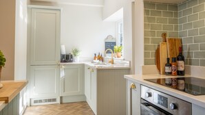 Private kitchen - Spacious, cosy 5 bedroom home in the village of Seaview on the Isle of Wight views across the solent (Seaview)