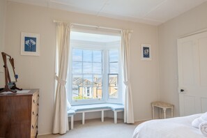 5 عدّة غرف نوم ومكتب ومكواة/لوح كي وواي فاي