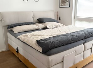 1 habitación, tabla de planchar con plancha y cuna de viaje 