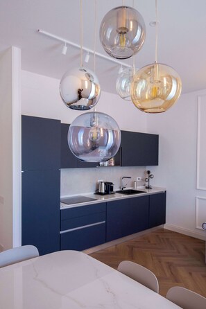 House - Colosseum Holidays - Luxury 3 Bedroom Apartment (Rome)