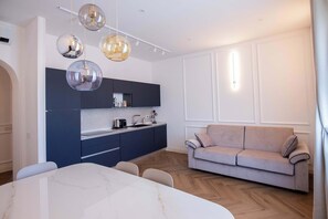 Apartment | 3 bedrooms, Internet - Colosseum Holidays - Luxury 3 Bedroom Apartment (Rome)