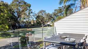 Outdoor dining - Solace by the Bay (Corlette)