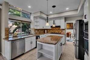 Micro-ondas, fogão, cooktop, lava-louças