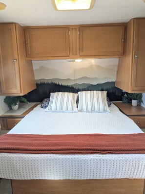 1 bedroom, iron/ironing board, internet