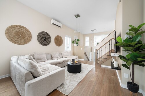 Modern & Spacious 2BR in Laval | Near Airport + Free Parking