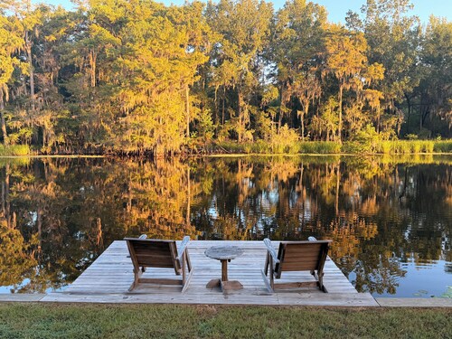 Gorgeous house on the river at Caddo Lake that sleeps up to 9 guests