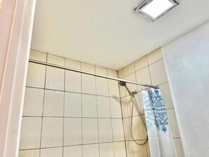 Bathroom - Spacious two bedrooms in Providenciales (The Bight Settlements)