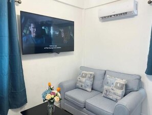 Living area - Lovely Studio#D in Venetian Road (The Bight Settlements)