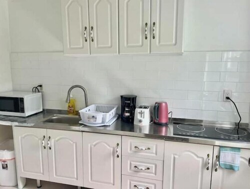 Cozy one bedroom Suite #C in Venetian Road