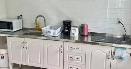 Cozy one bedroom Suite #C in Venetian Road