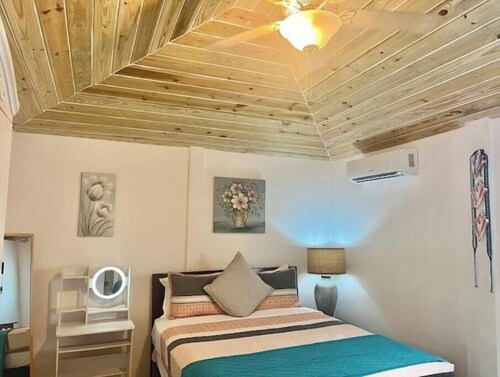 Cozy one bedroom Suite #C in Venetian Road