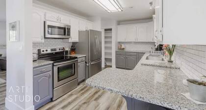 Cozy home, Indoor Pool, Near Zion, Sleeps 10+