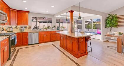 SA4-Heated Pool Home Near Disney Beaches