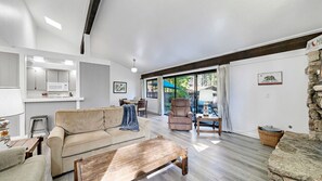 TV, fireplace - This light-filled alpine retreat blends rustic charm with modern style. (Graeagle)