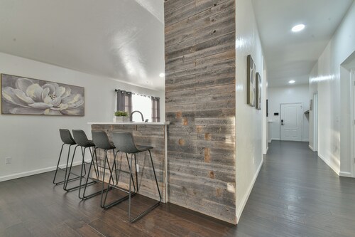 Sunset Family Retreat with Pool - Games - Near Will Rogers Airport