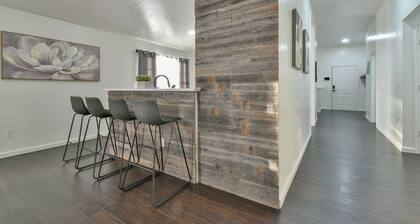 Sunset Family Retreat with Pool - Games - Near Will Rogers Airport