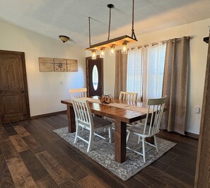 Dining - R&R's Relaxing pond oasis (Albion)