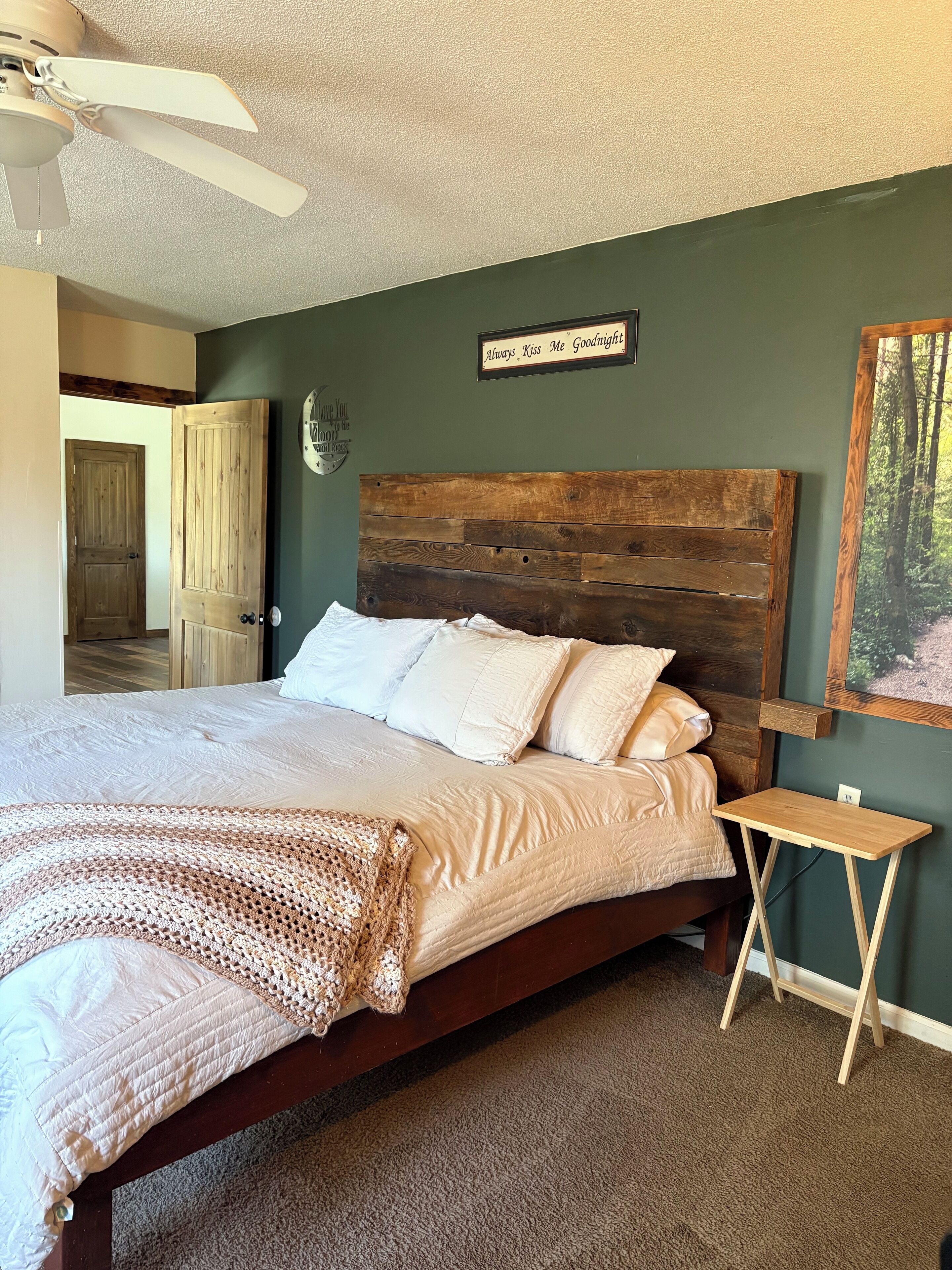 3 bedrooms, iron/ironing board, WiFi, bed sheets